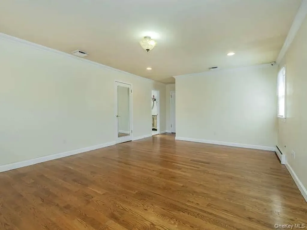 30 Knoll Lane Glen Head NY 11545