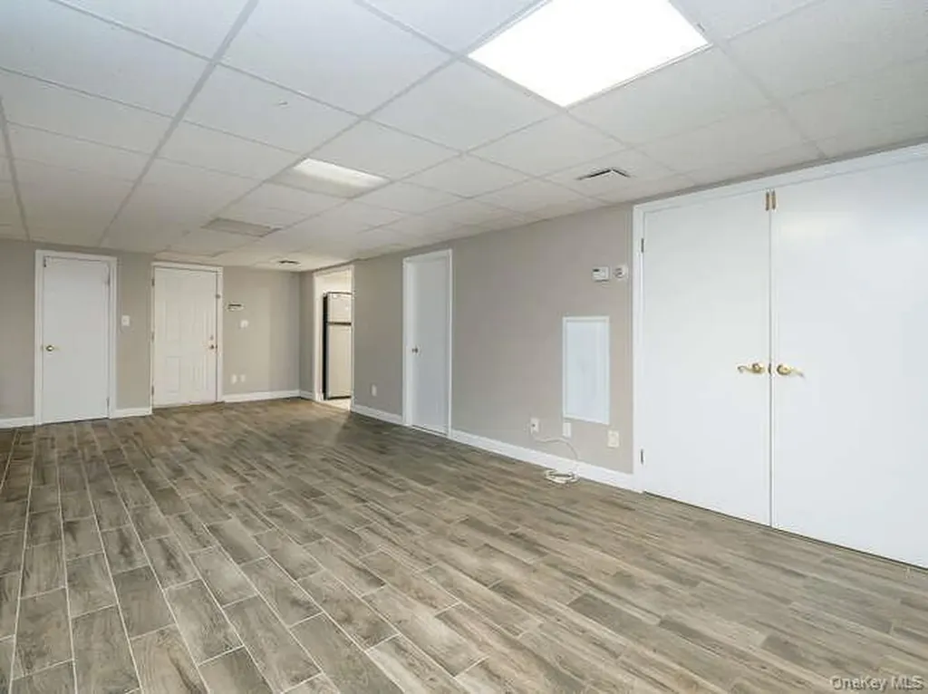 30 Knoll Lane Glen Head NY 11545