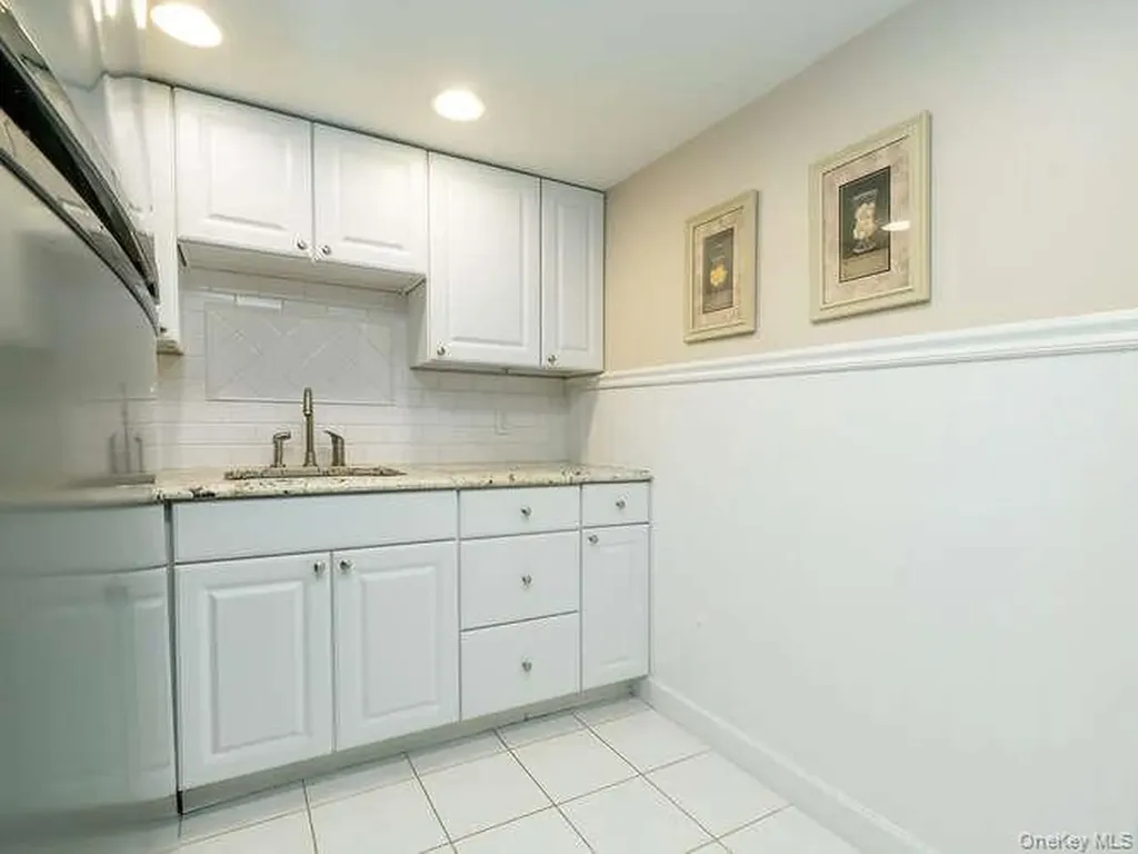 30 Knoll Lane Glen Head NY 11545