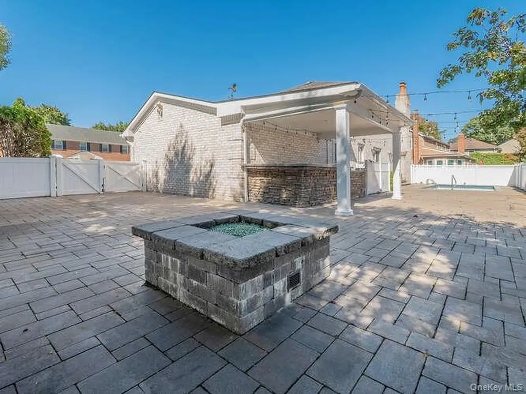 30 Knoll Lane Glen Head NY 11545