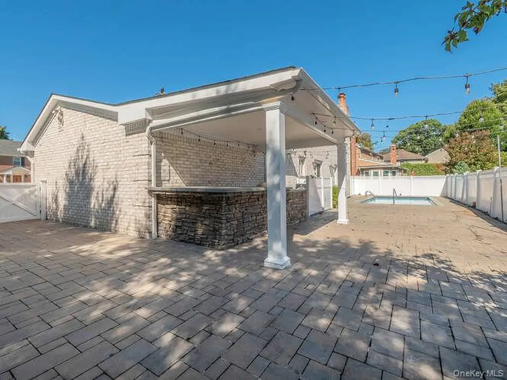30 Knoll Lane Glen Head NY 11545