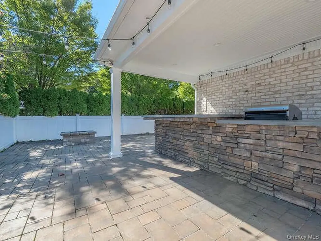 30 Knoll Lane Glen Head NY 11545