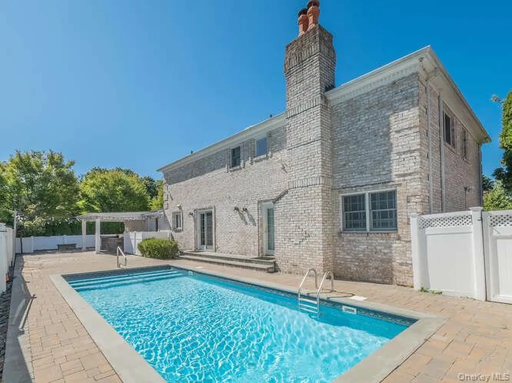 30 Knoll Lane Glen Head NY 11545