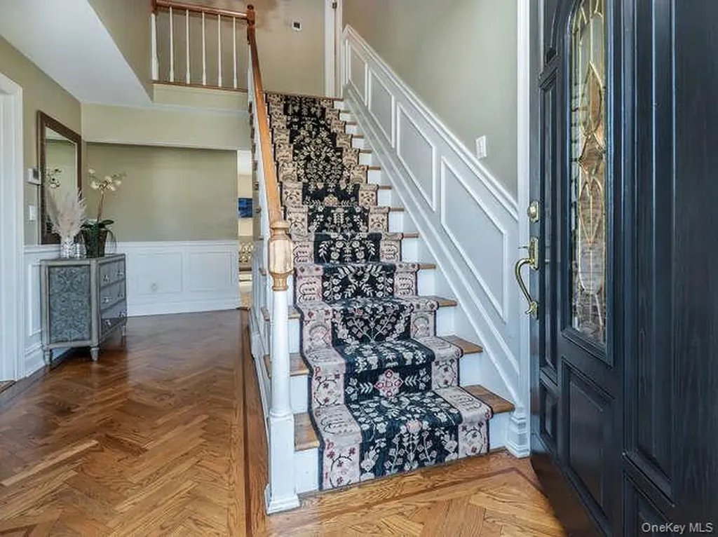 30 Knoll Lane Glen Head NY 11545