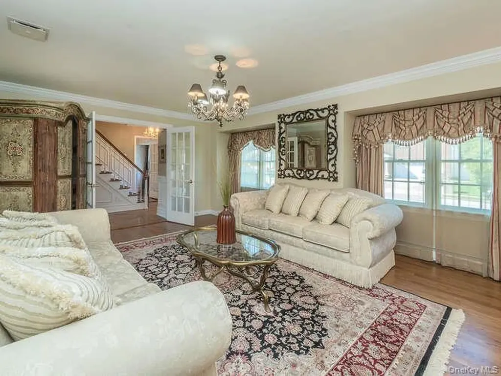 30 Knoll Lane Glen Head NY 11545