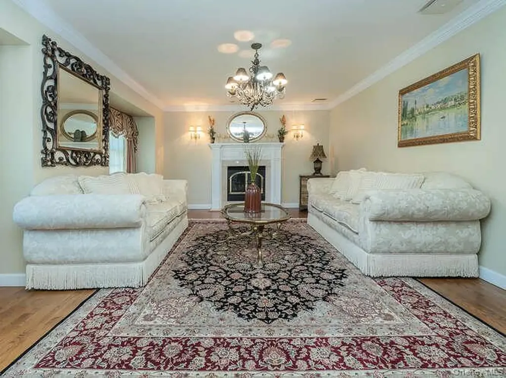 30 Knoll Lane Glen Head NY 11545