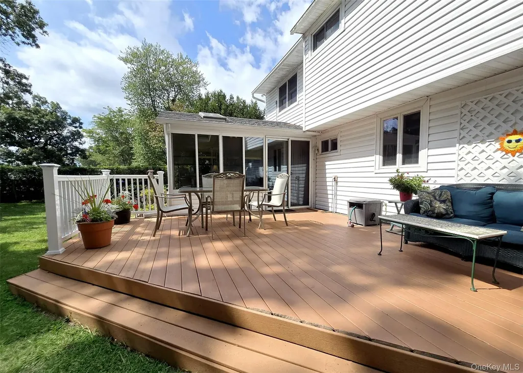 8 Corvette Road Selden NY 11784