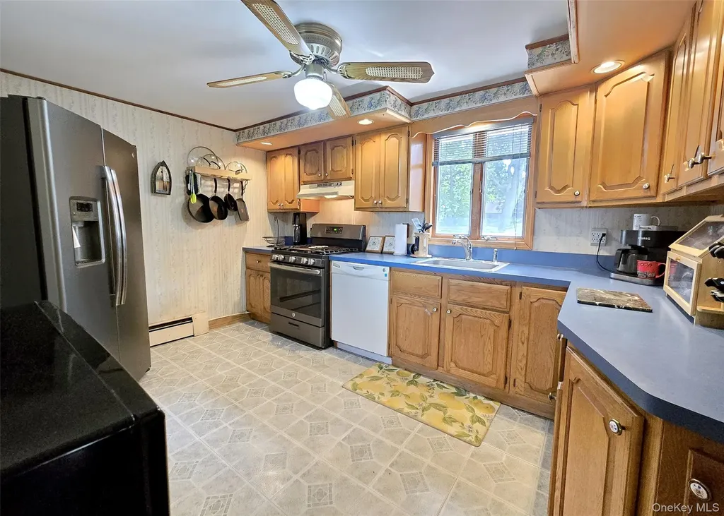 8 Corvette Road Selden NY 11784