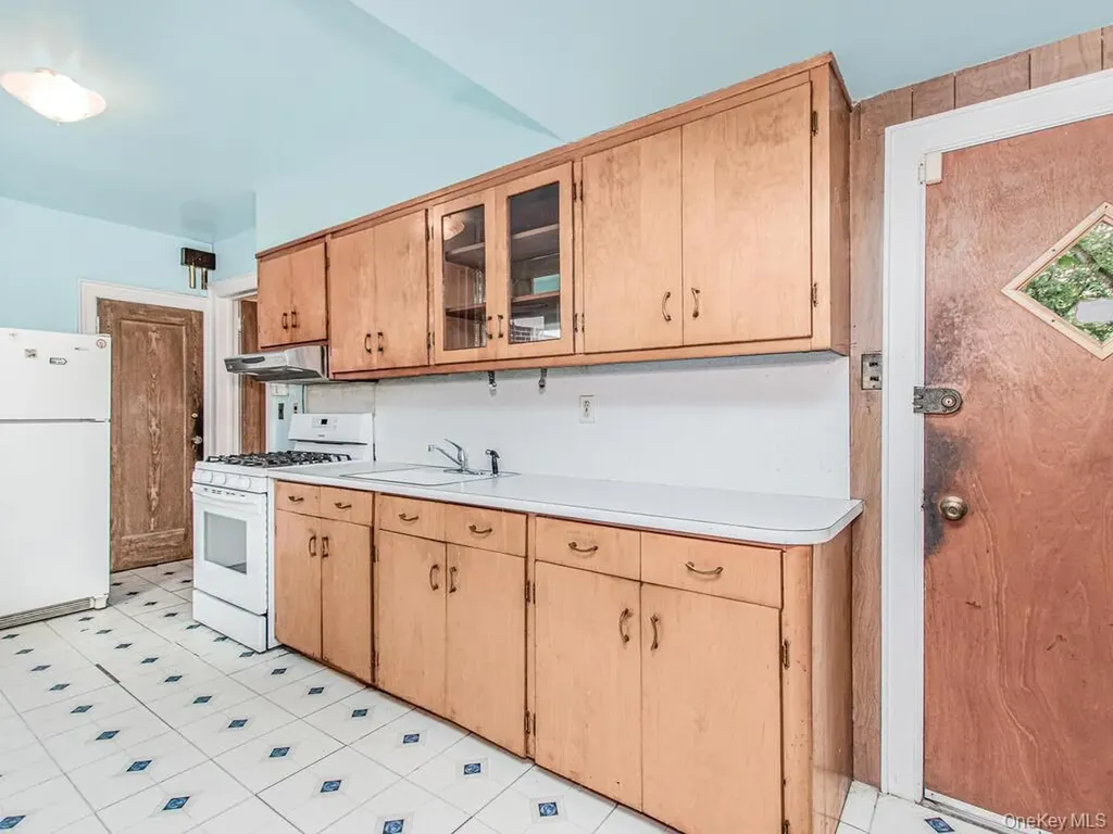 5621 Post Road Bronx NY 10471