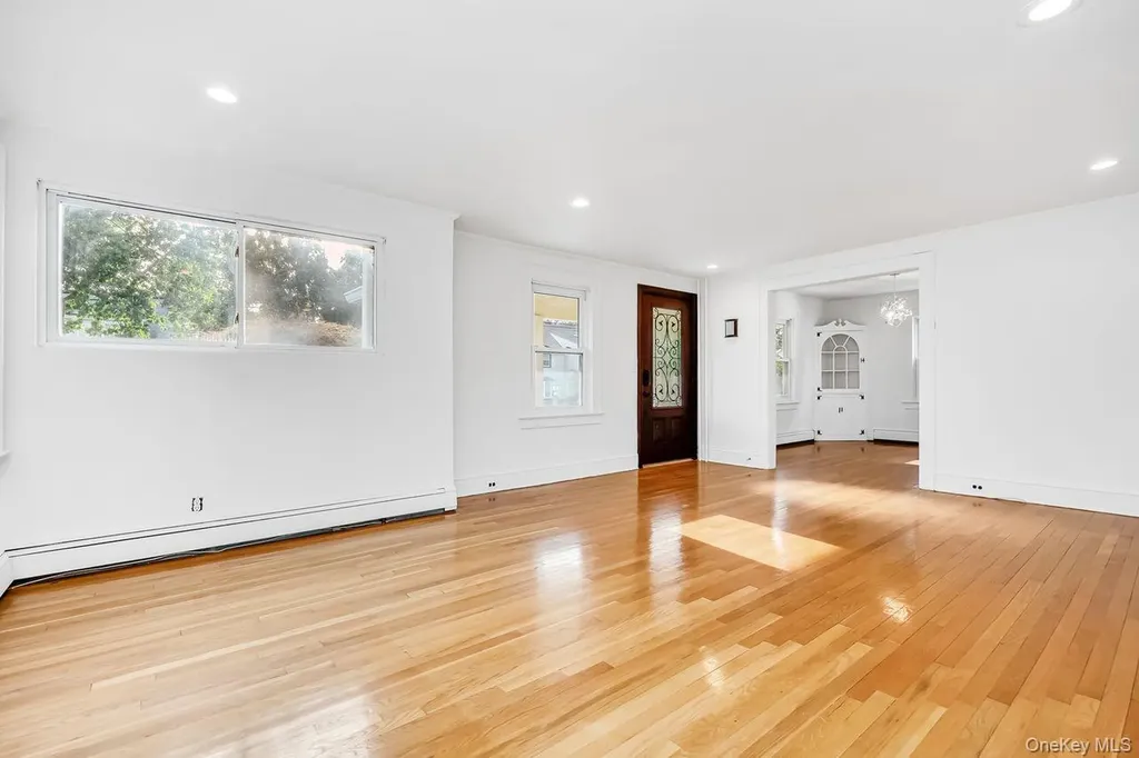 134 Marcellus Road Mineola NY 11501