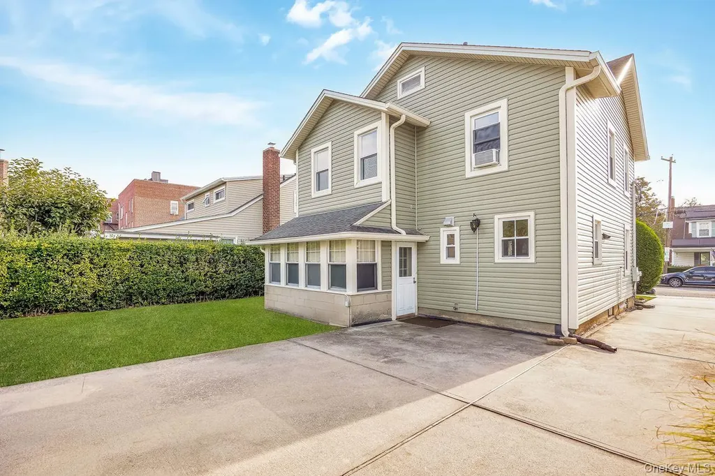 134 Marcellus Road Mineola NY 11501