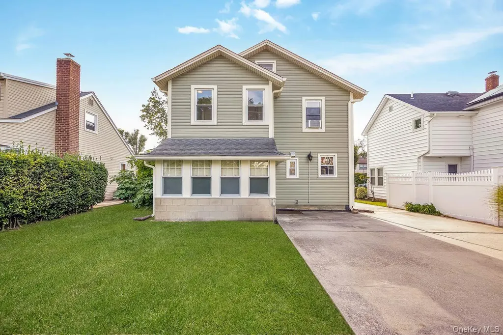 134 Marcellus Road Mineola NY 11501