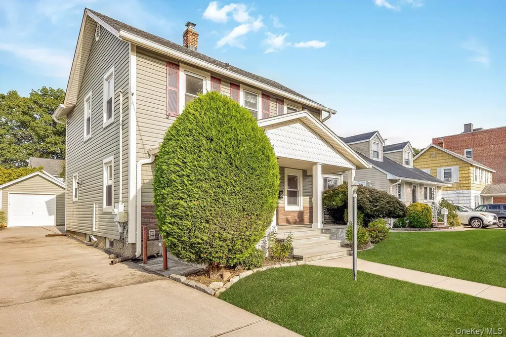 134 Marcellus Road Mineola NY 11501