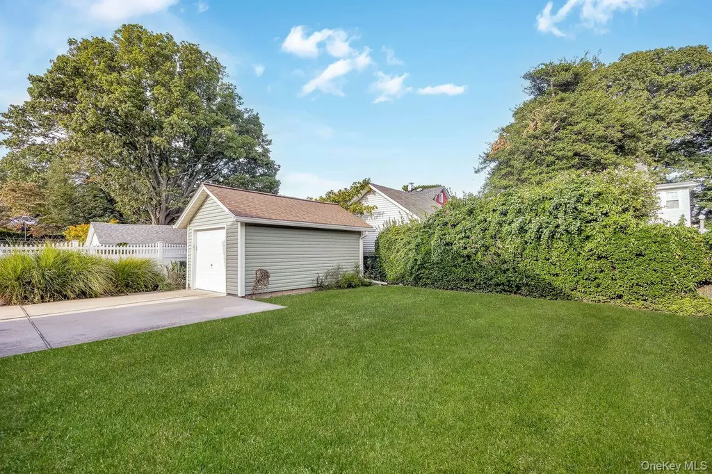 134 Marcellus Road Mineola NY 11501