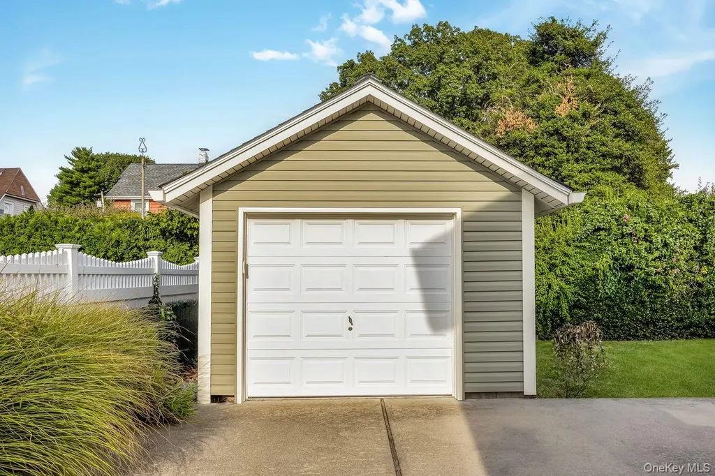 134 Marcellus Road Mineola NY 11501