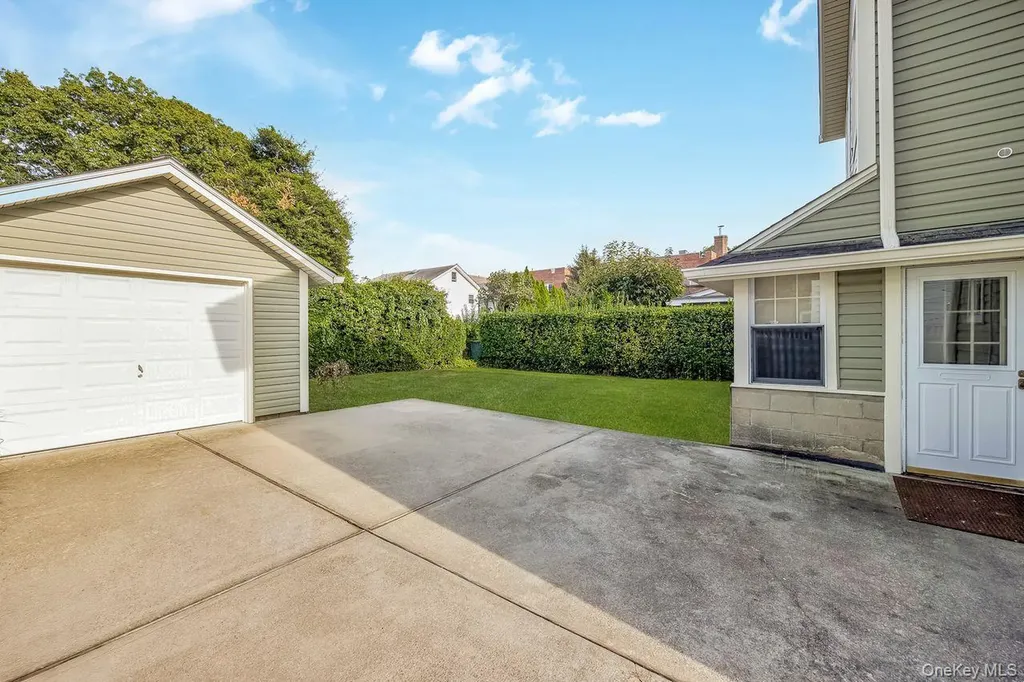 134 Marcellus Road Mineola NY 11501
