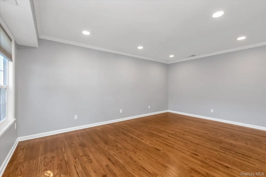 150 Whalers Cove Babylon NY 11702