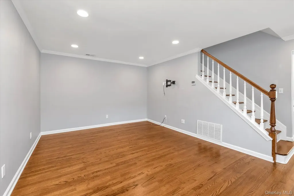 150 Whalers Cove Babylon NY 11702