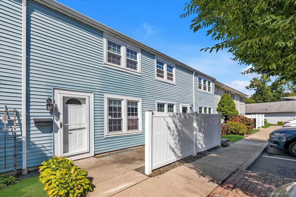 150 Whalers Cove Babylon NY 11702