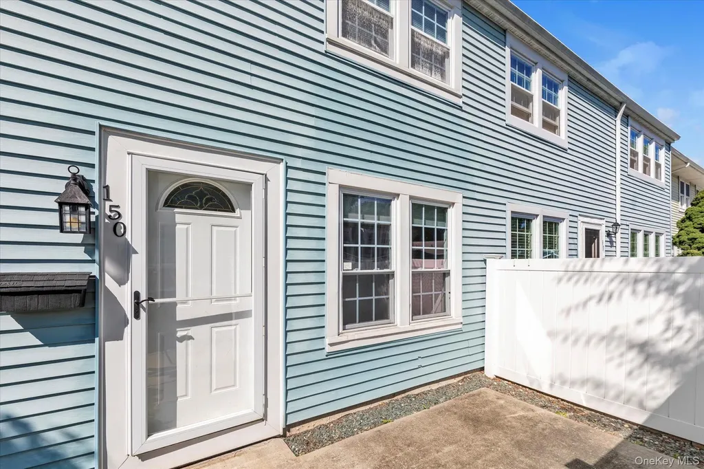 150 Whalers Cove Babylon NY 11702
