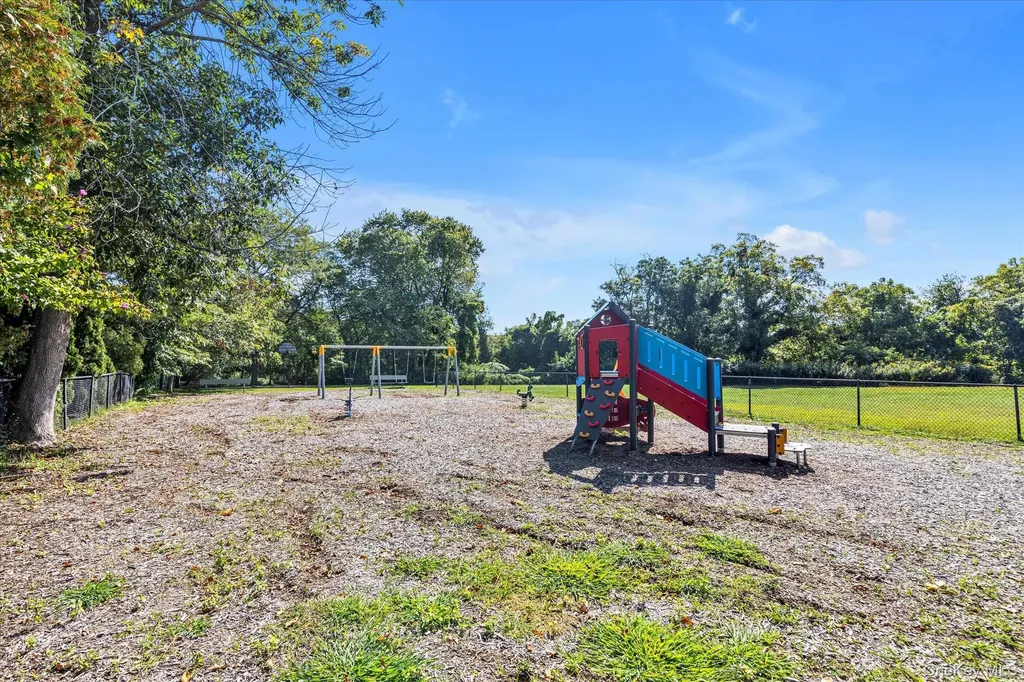 150 Whalers Cove Babylon NY 11702