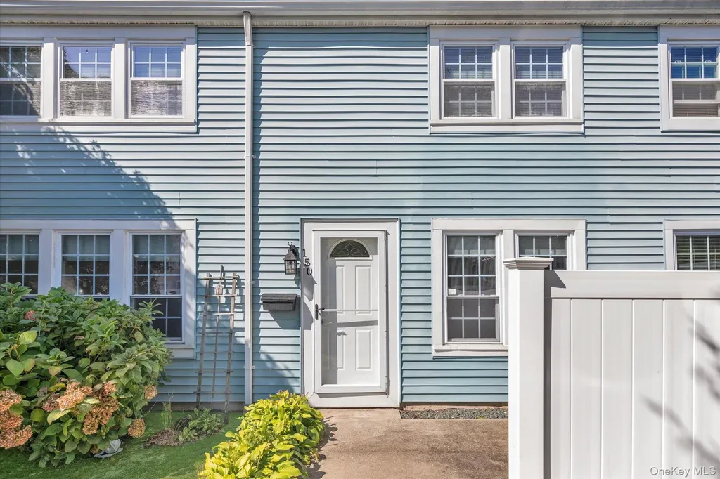 150 Whalers Cove Babylon NY 11702