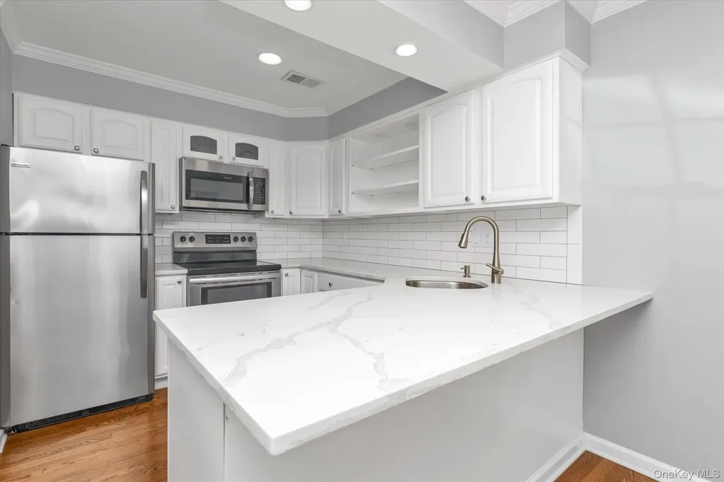 150 Whalers Cove Babylon NY 11702