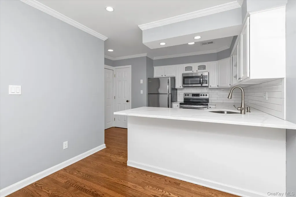 150 Whalers Cove Babylon NY 11702
