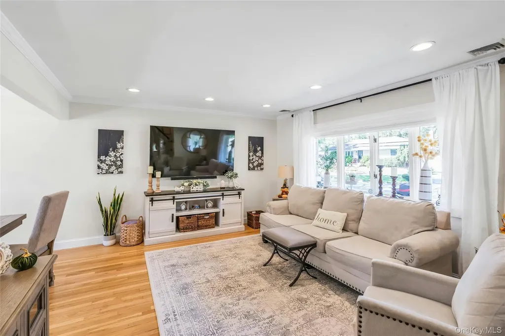 30 Rosalie Place Commack NY 11725