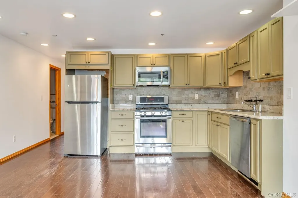 21-05 33rd Avenue Astoria NY 11106