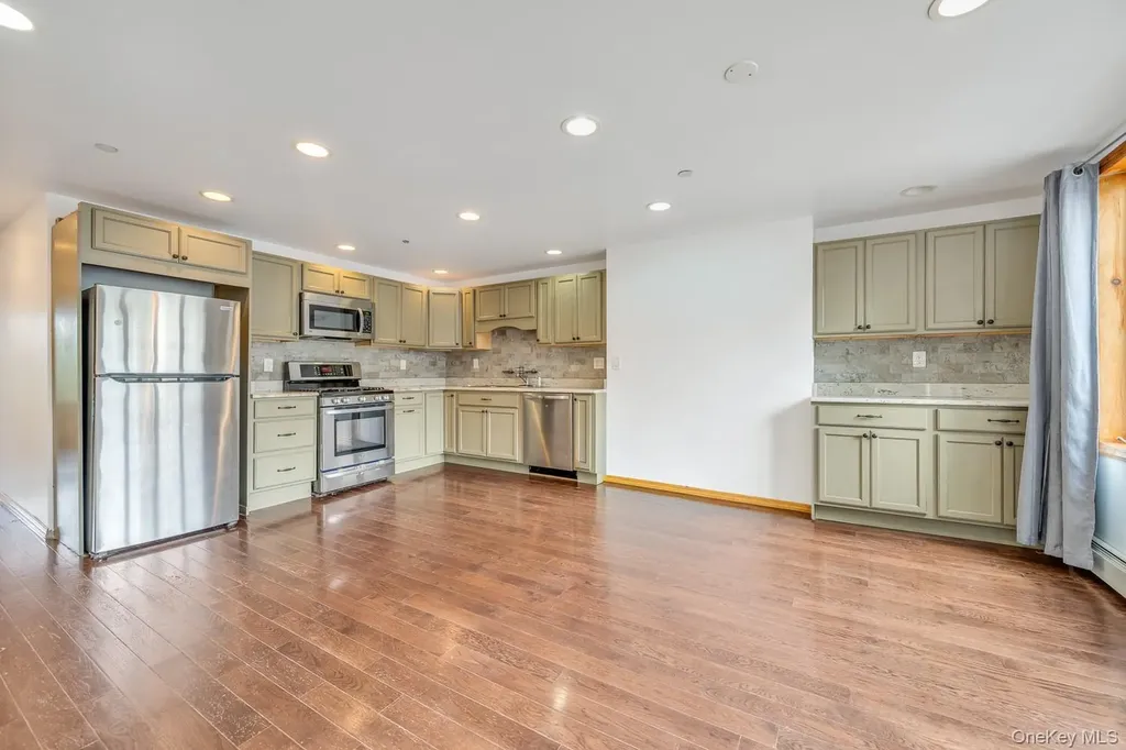 21-05 33rd Avenue Astoria NY 11106
