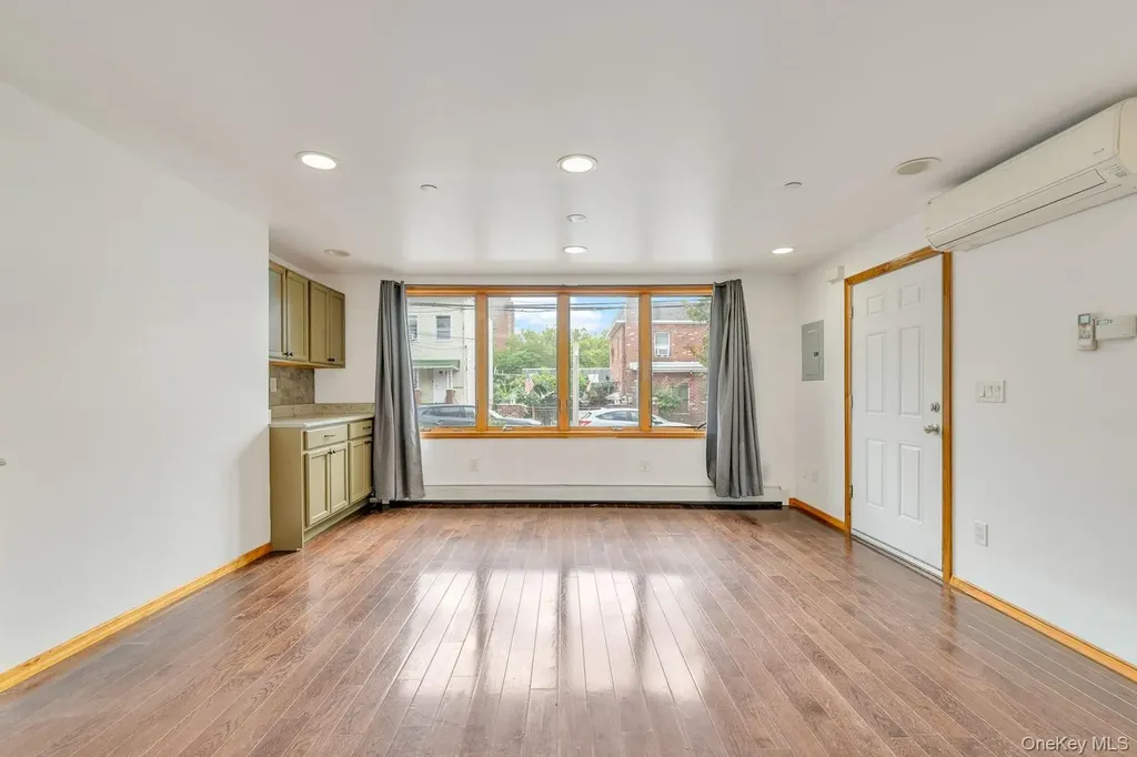 21-05 33rd Avenue Astoria NY 11106