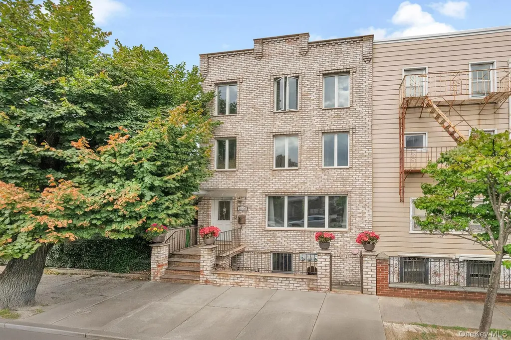 21-05 33rd Avenue Astoria NY 11106