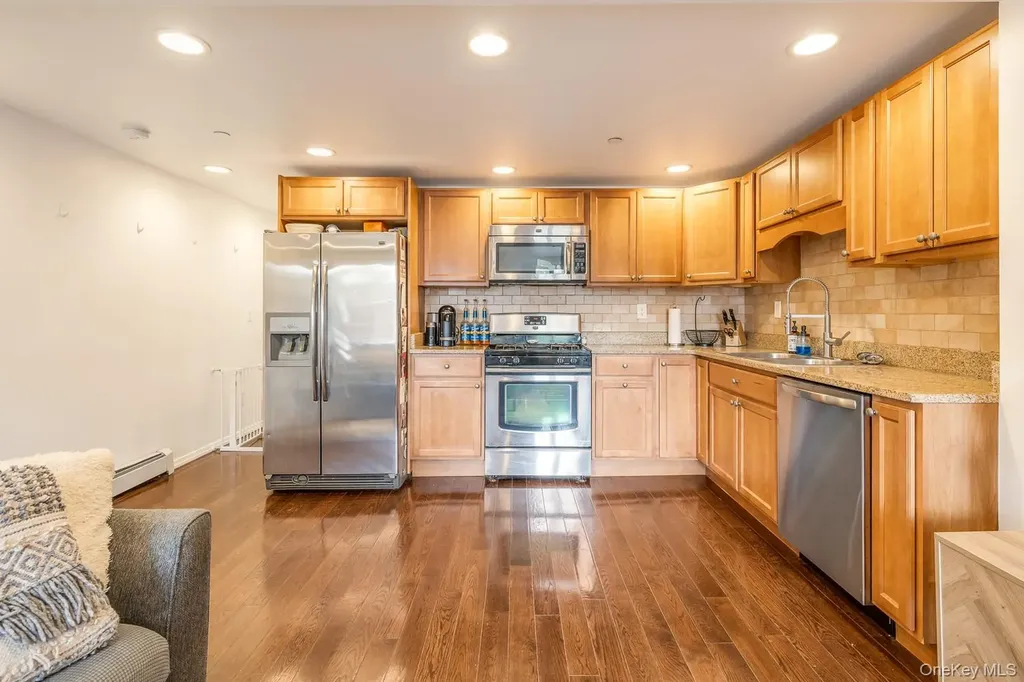 21-05 33rd Avenue Astoria NY 11106