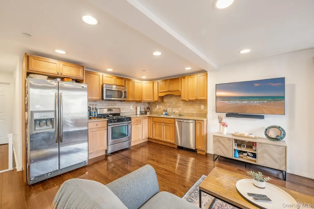 21-05 33rd Avenue Astoria NY 11106