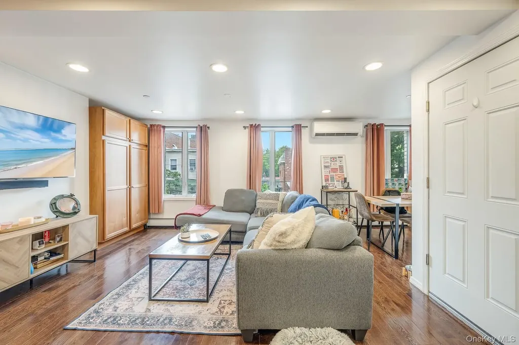 21-05 33rd Avenue Astoria NY 11106