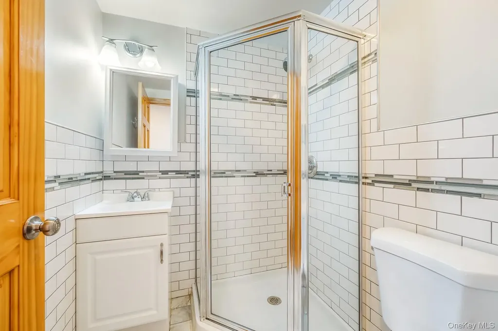 21-05 33rd Avenue Astoria NY 11106