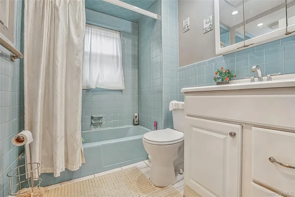 211 Ash Street Valley Stream NY 11580