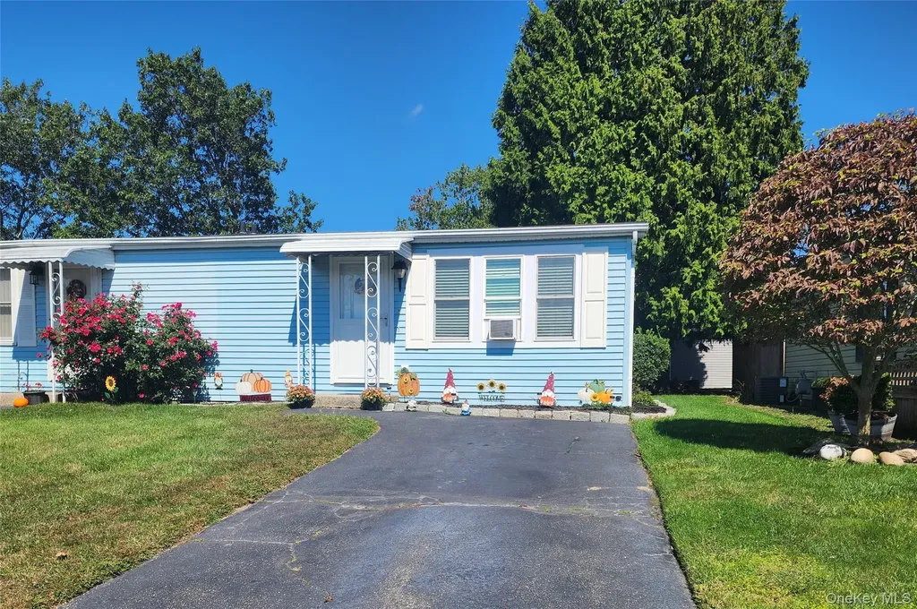 38B Village Circle S Manorville NY 11949
