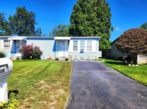 38B Village Circle S Manorville NY 11949