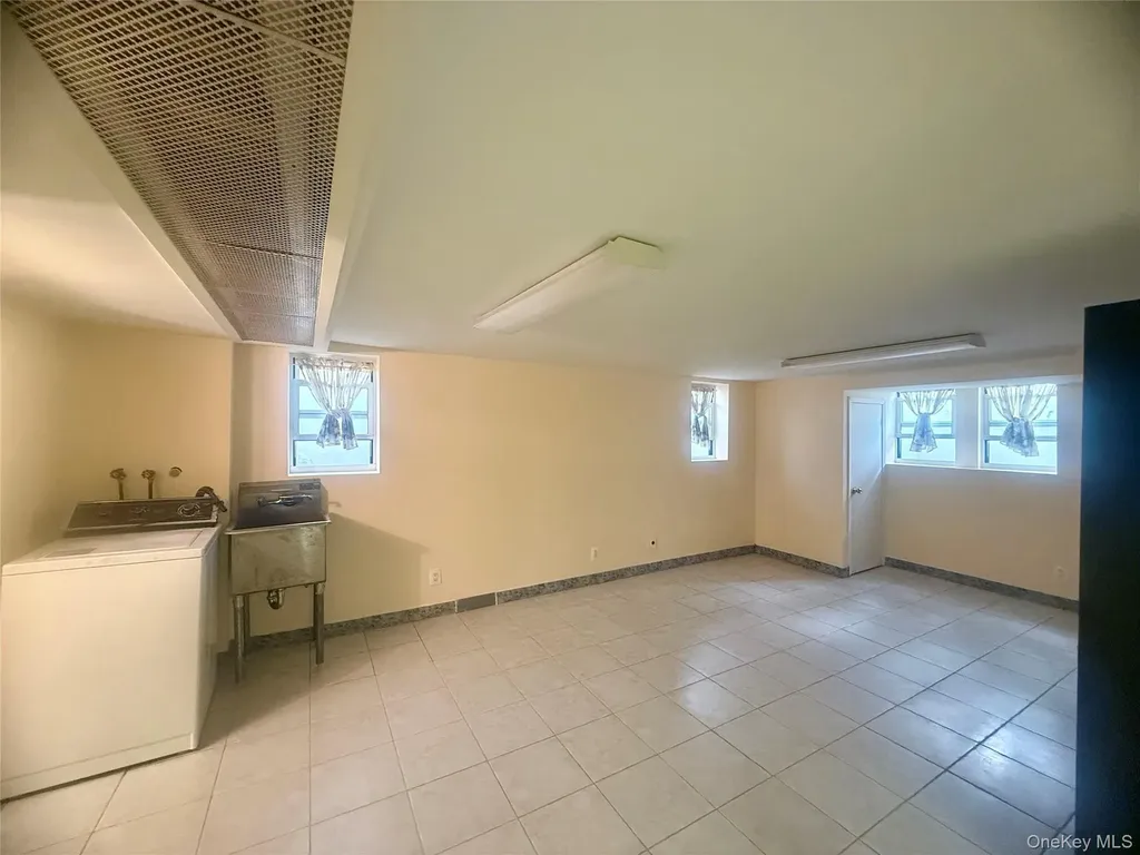 14335 Poplar Avenue Flushing NY 11355
