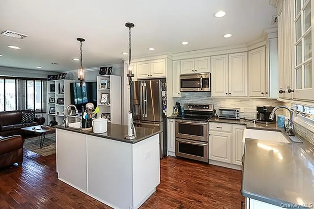 15 Hedgerow Lane Commack NY 11725
