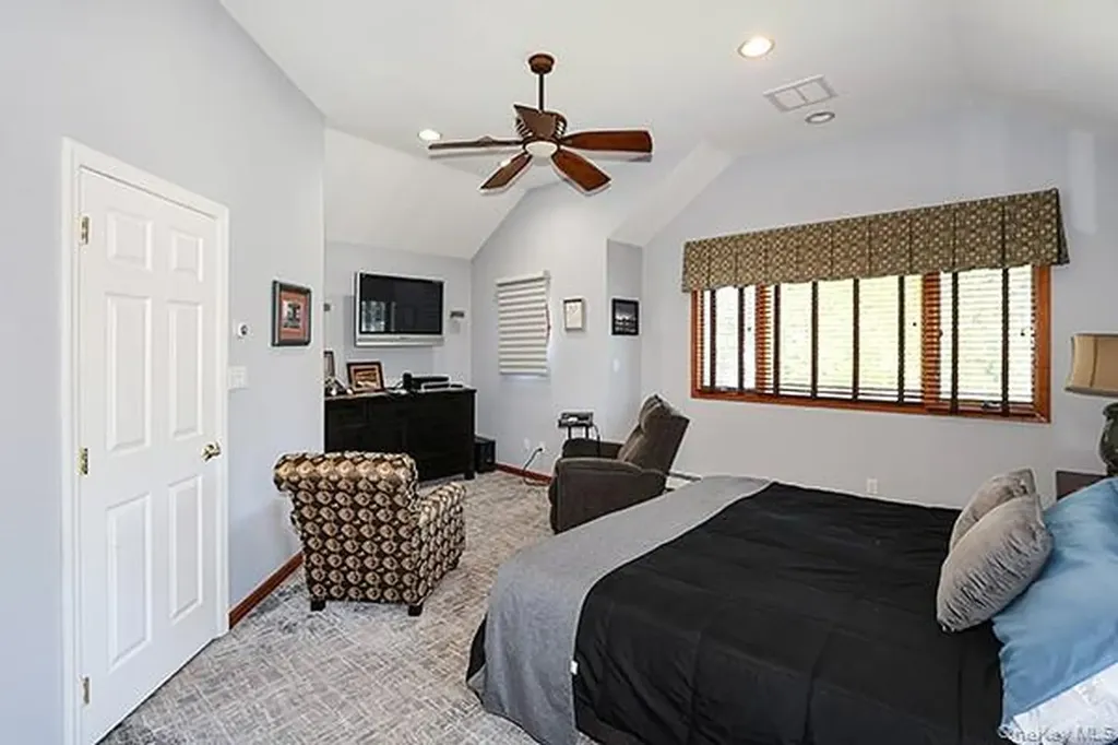 15 Hedgerow Lane Commack NY 11725