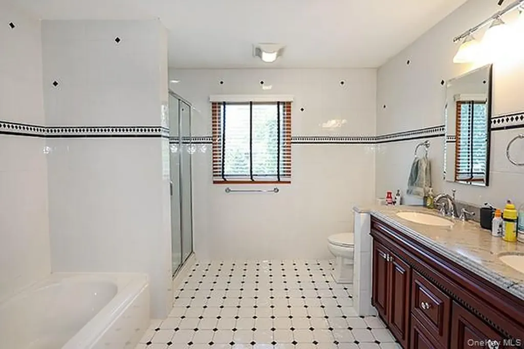 15 Hedgerow Lane Commack NY 11725