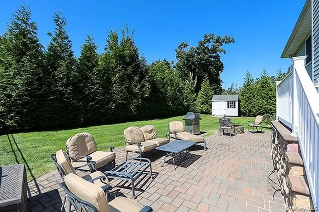 15 Hedgerow Lane Commack NY 11725