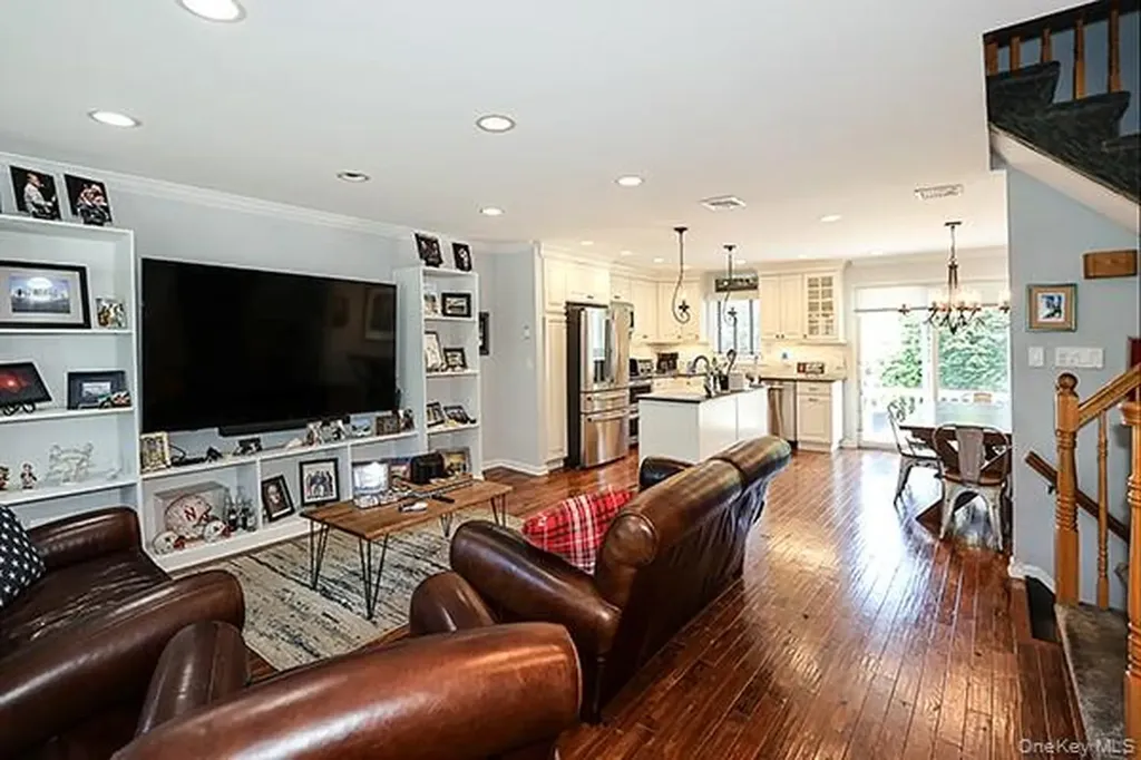 15 Hedgerow Lane Commack NY 11725