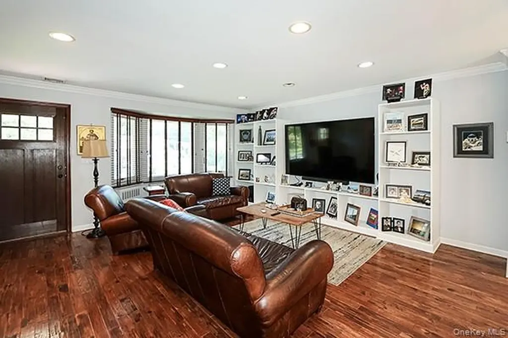 15 Hedgerow Lane Commack NY 11725
