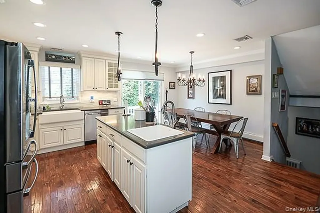 15 Hedgerow Lane Commack NY 11725