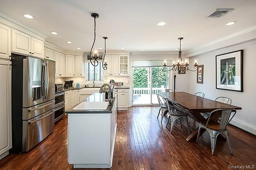 15 Hedgerow Lane Commack NY 11725
