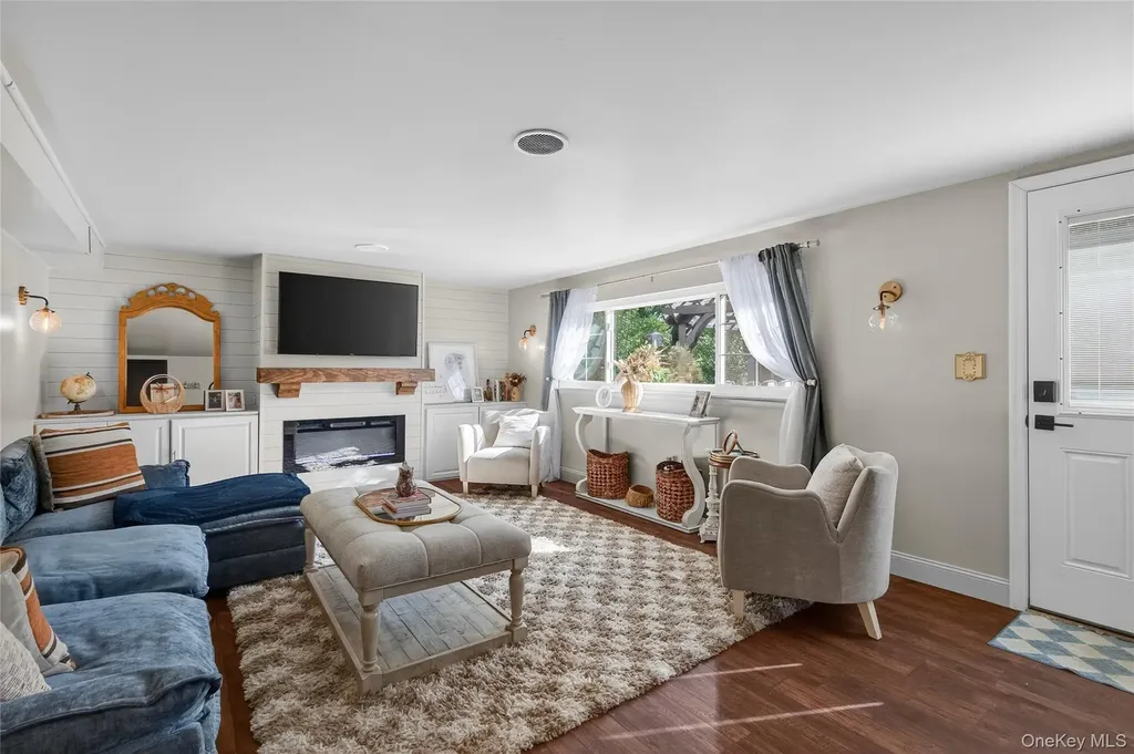 2 Edgewood Drive Saugerties NY 12477